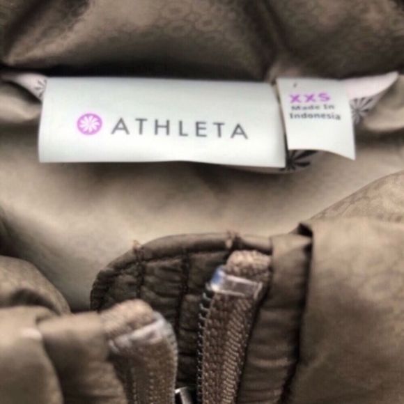 Athleta Downalicious Deluxe Down Puffer Vest - Picture 6 of 7